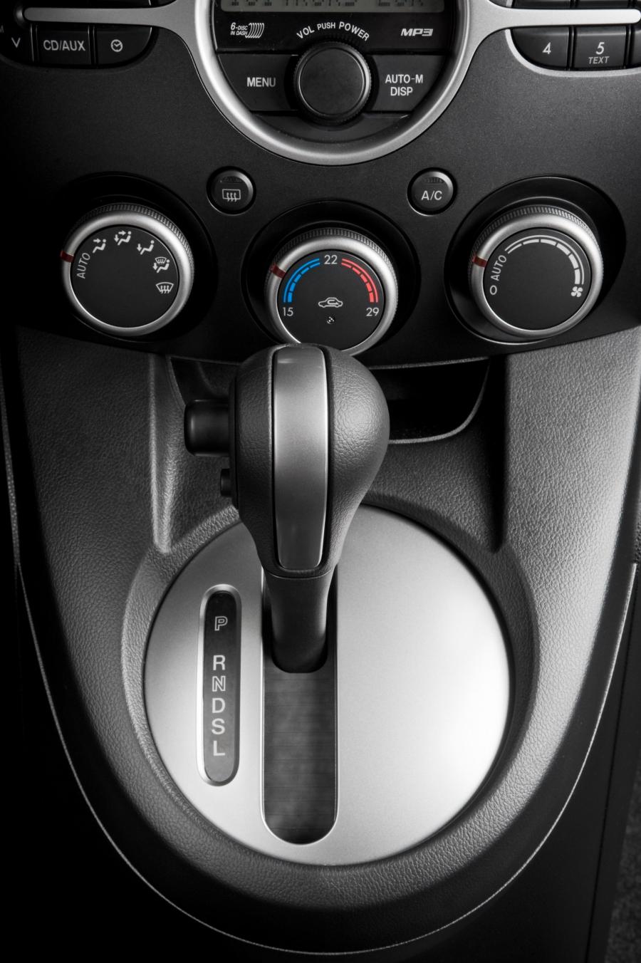  Mazda2 2010 года  (фото 93 из 183)